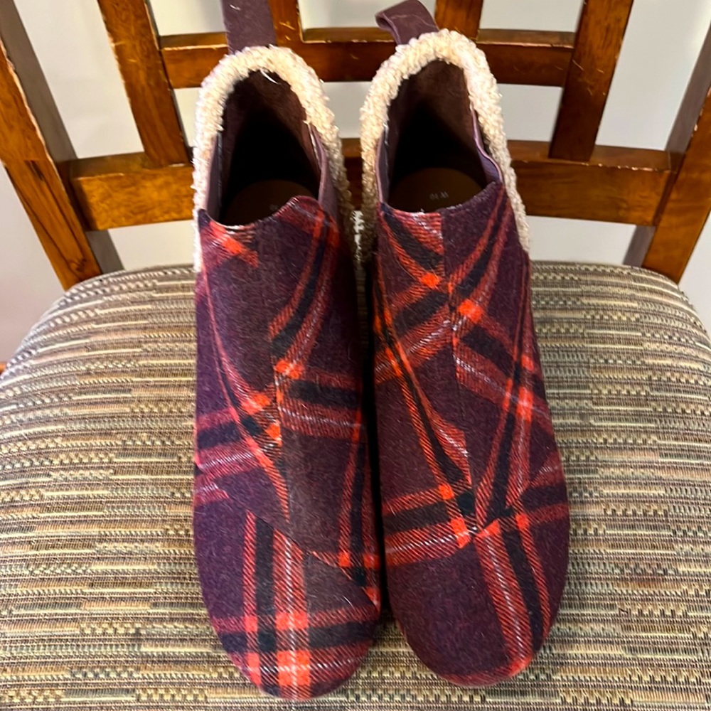 Tom’s wedge bootie. Size 10